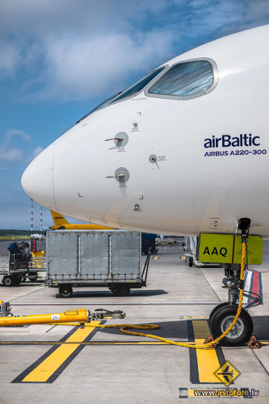 Airbus A220-300